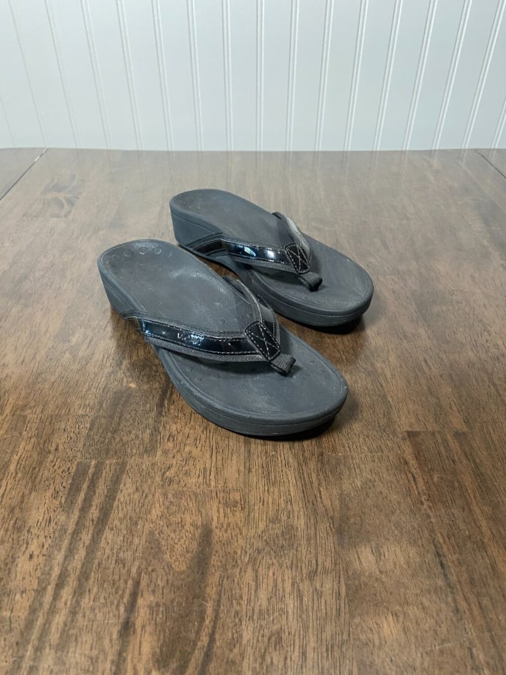 Vionic Tide II Black Patent Toe Post Flip Flop Sandals Women's Size 10 Orthotic